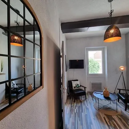 Vivre A Deux Pas Du Palais